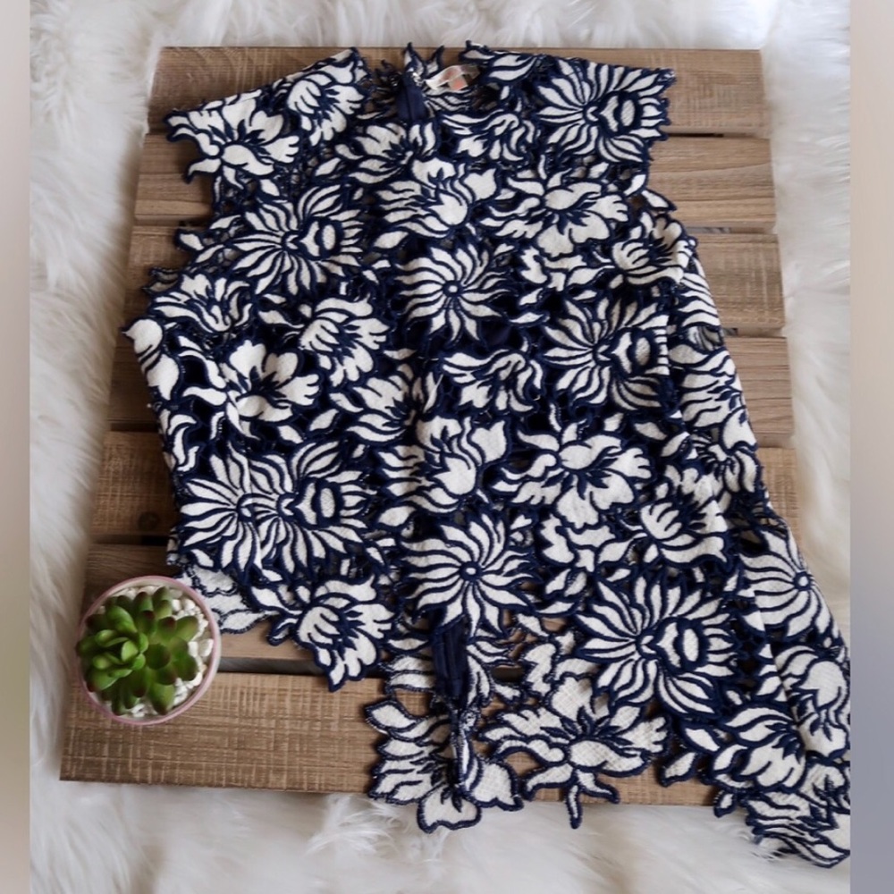 ADDY- The most perfect Asymmetrical Top - Picture 3 of 4